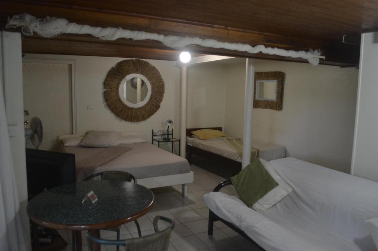 Seachange Lodge Port Vila Exteriör bild