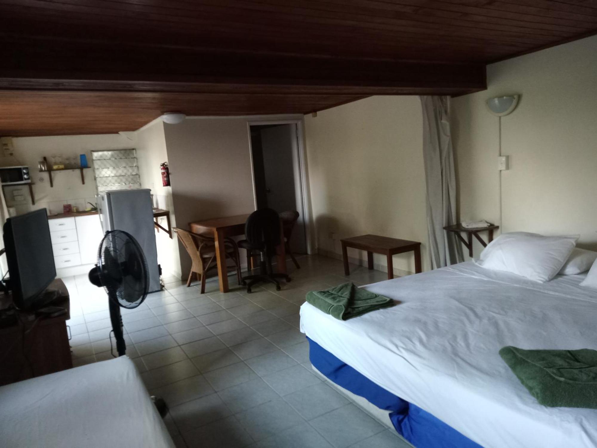 Seachange Lodge Port Vila Exteriör bild