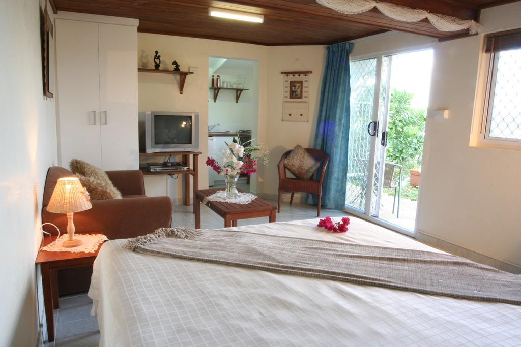 Seachange Lodge Port Vila Rum bild
